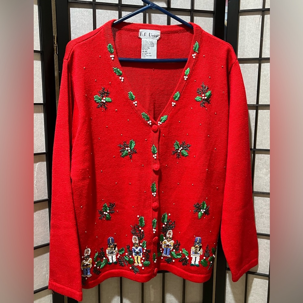 B. P. DESIGN VINTAGE HOLIDAY EMBROIDERED TOY SOLDIER Red Knit CARDIGAN SIZE XL